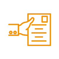 Main qui tient un document