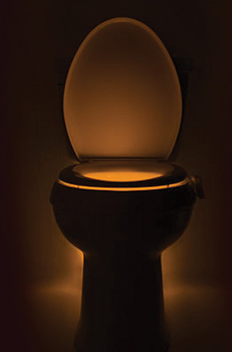 Toilette en couleur jaune
